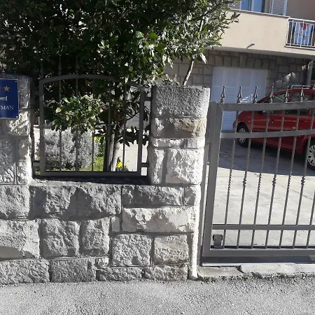 I&m With Private Parking Апартаменты *
