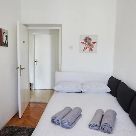 I&m With Private Parking * Split