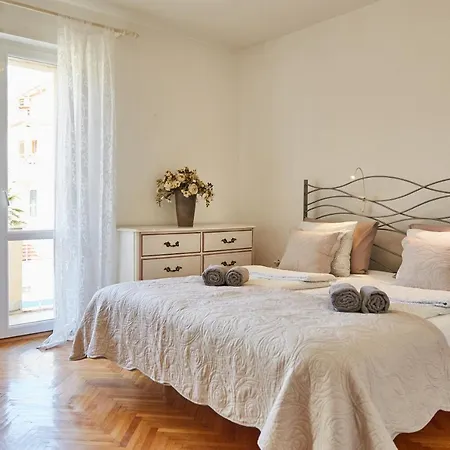 I&m With Private Parking Apartment Split